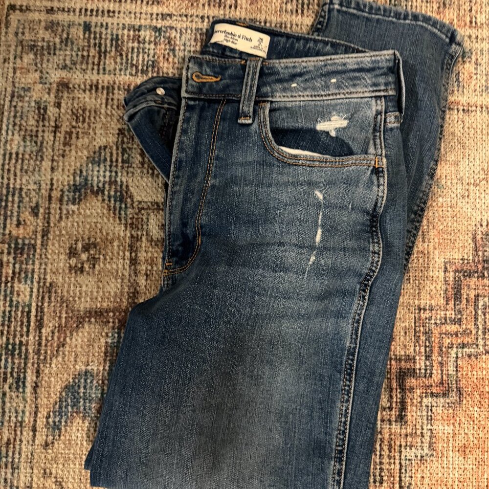 Abercrombie Mom High Rise Jean 26R
